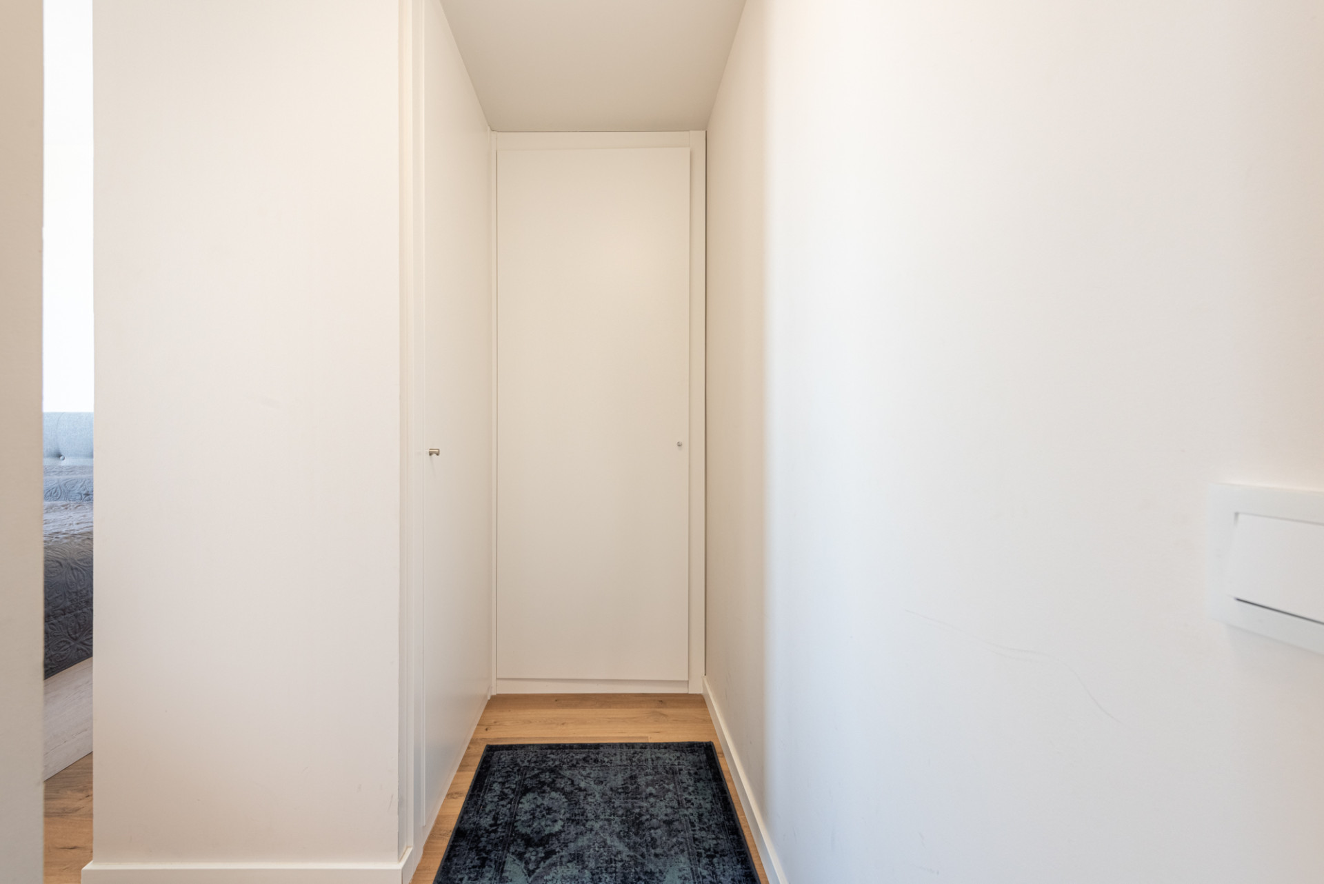 This modern 3-bedroom, 2-bathroom penthouse is located in a recently completed development (2023) in the sought-after area of Las Lagunas, Mijas Costa. · Photo 12