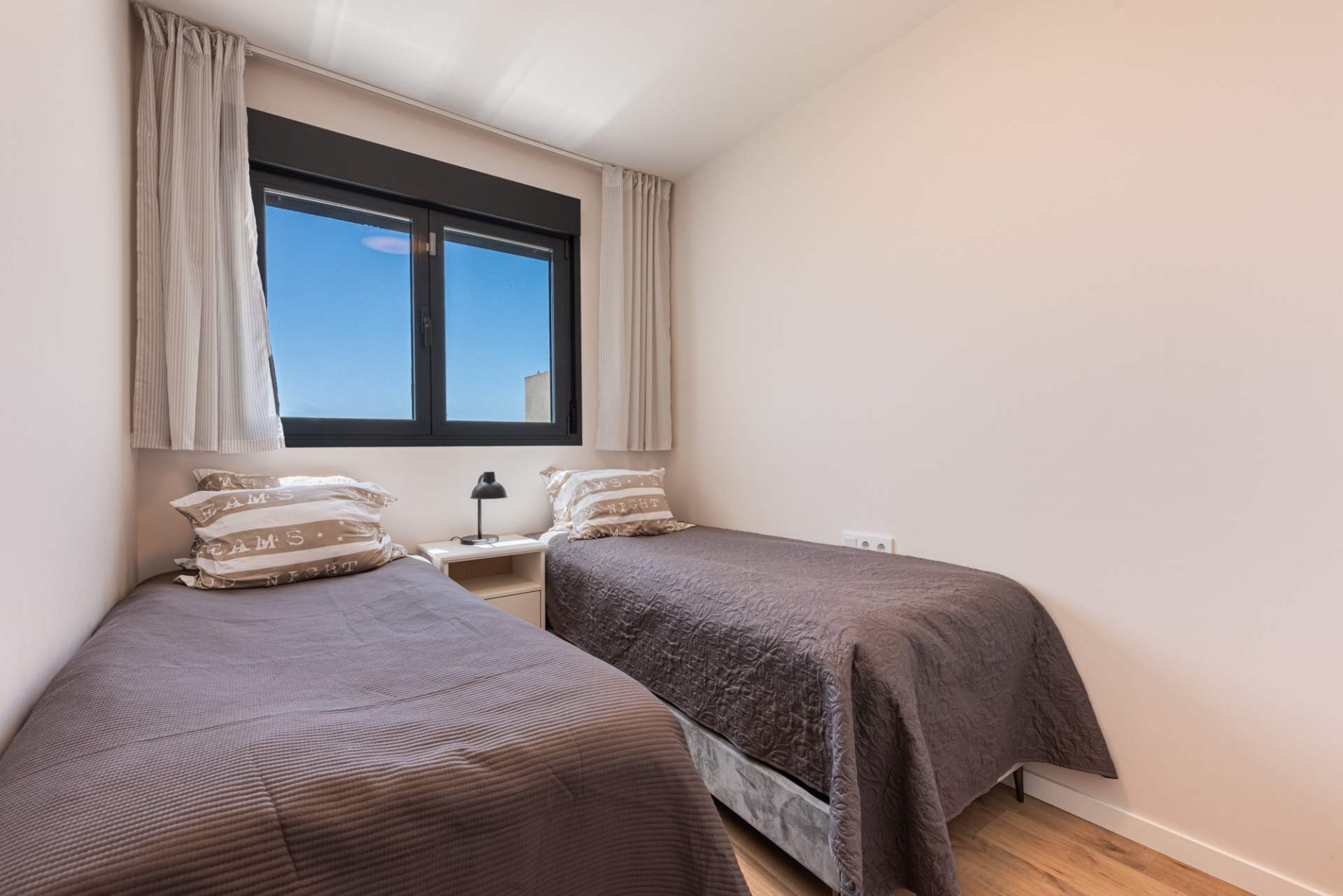 This modern 3-bedroom, 2-bathroom penthouse is located in a recently completed development (2023) in the sought-after area of Las Lagunas, Mijas Costa. · Photo 14
