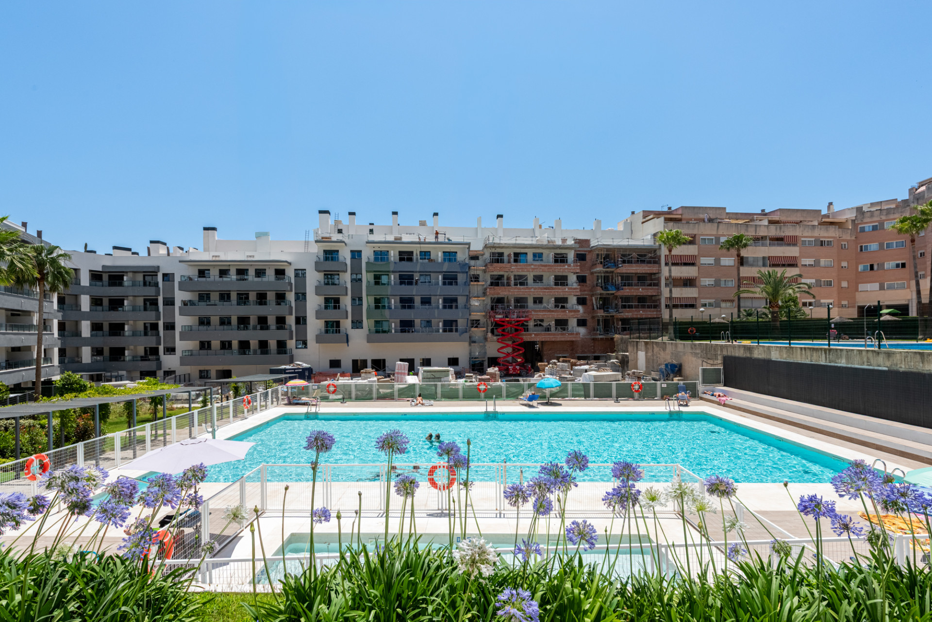 This modern 3-bedroom, 2-bathroom penthouse is located in a recently completed development (2023) in the sought-after area of Las Lagunas, Mijas Costa. · Photo 25