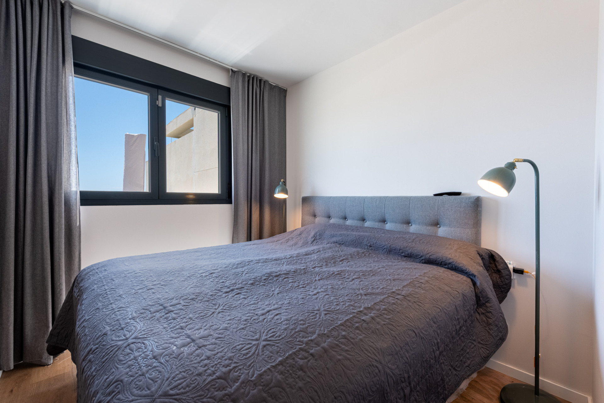 This modern 3-bedroom, 2-bathroom penthouse is located in a recently completed development (2023) in the sought-after area of Las Lagunas, Mijas Costa. · Photo 11