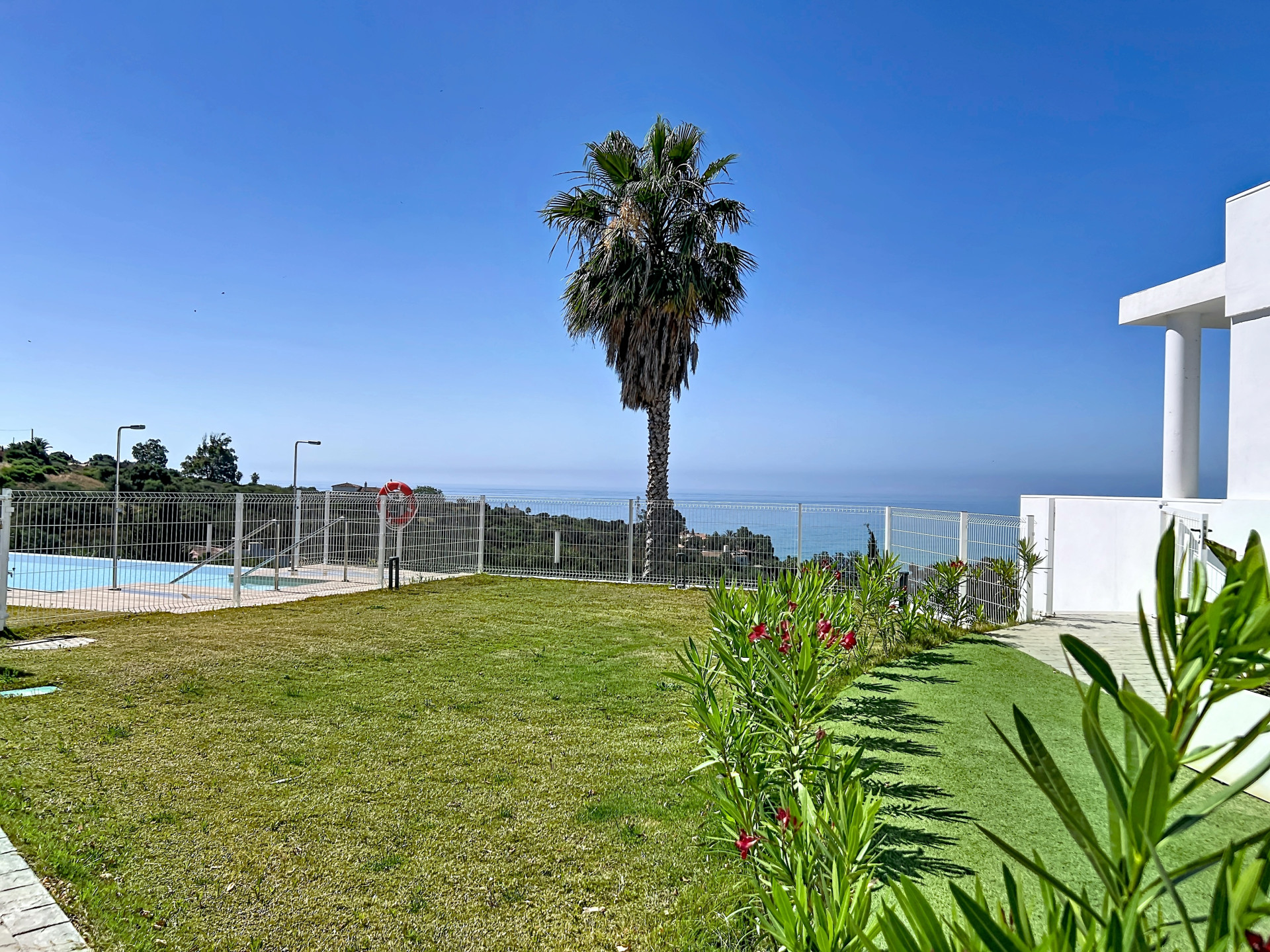 Exclusive Townhouse with Panoramic Sea, Gibraltar and Africa Views Near Sotogrande · Photo 22