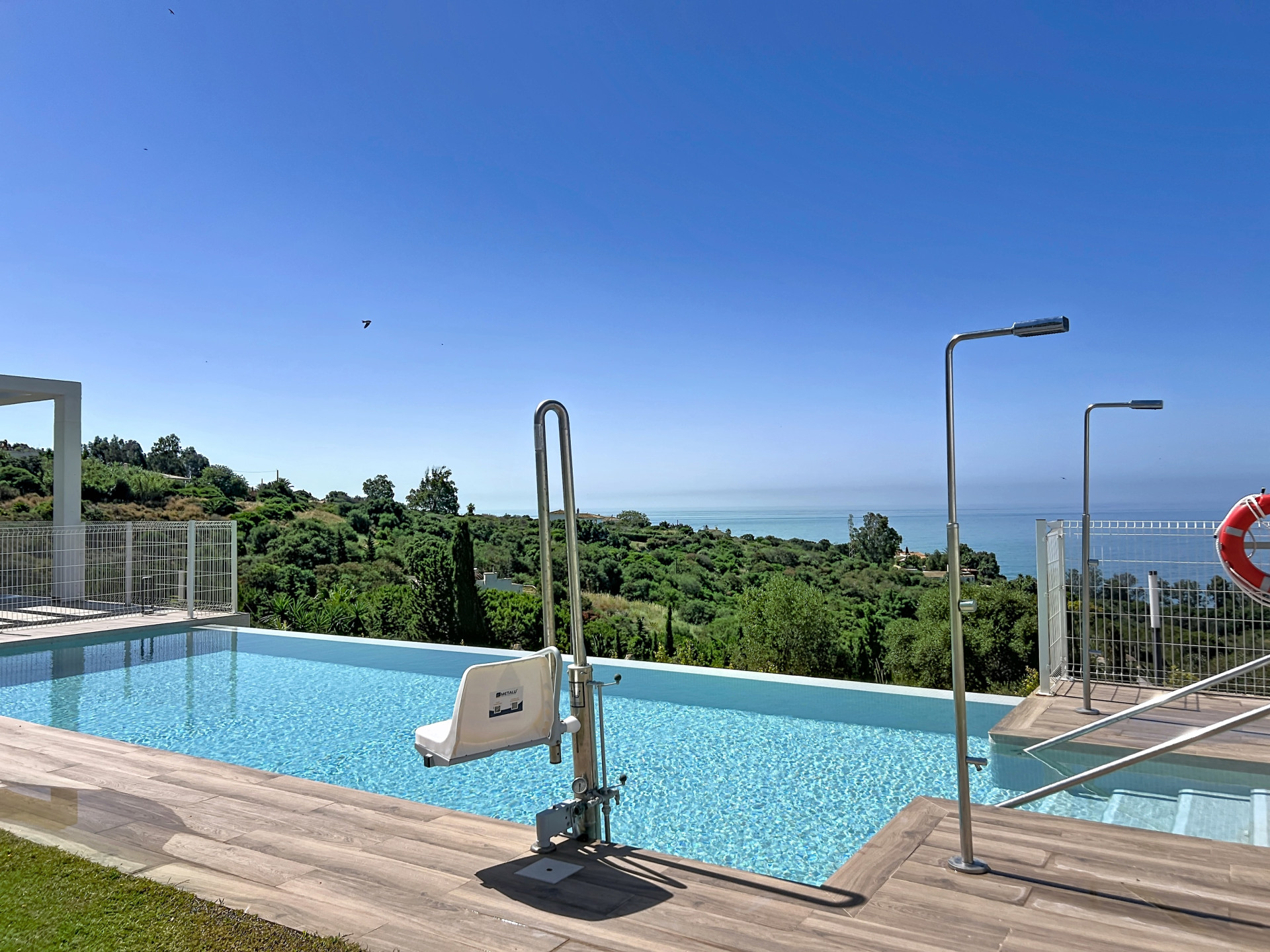 Exclusive Townhouse with Panoramic Sea, Gibraltar and Africa Views Near Sotogrande · Photo 23