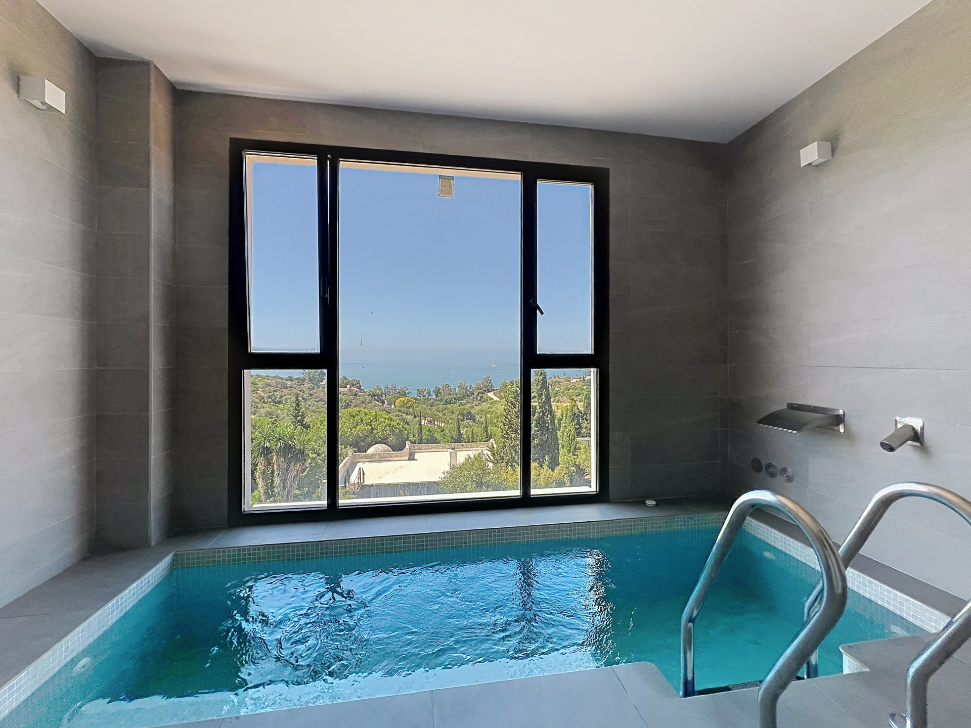 Exclusive Townhouse with Panoramic Sea, Gibraltar and Africa Views Near Sotogrande · Photo 25