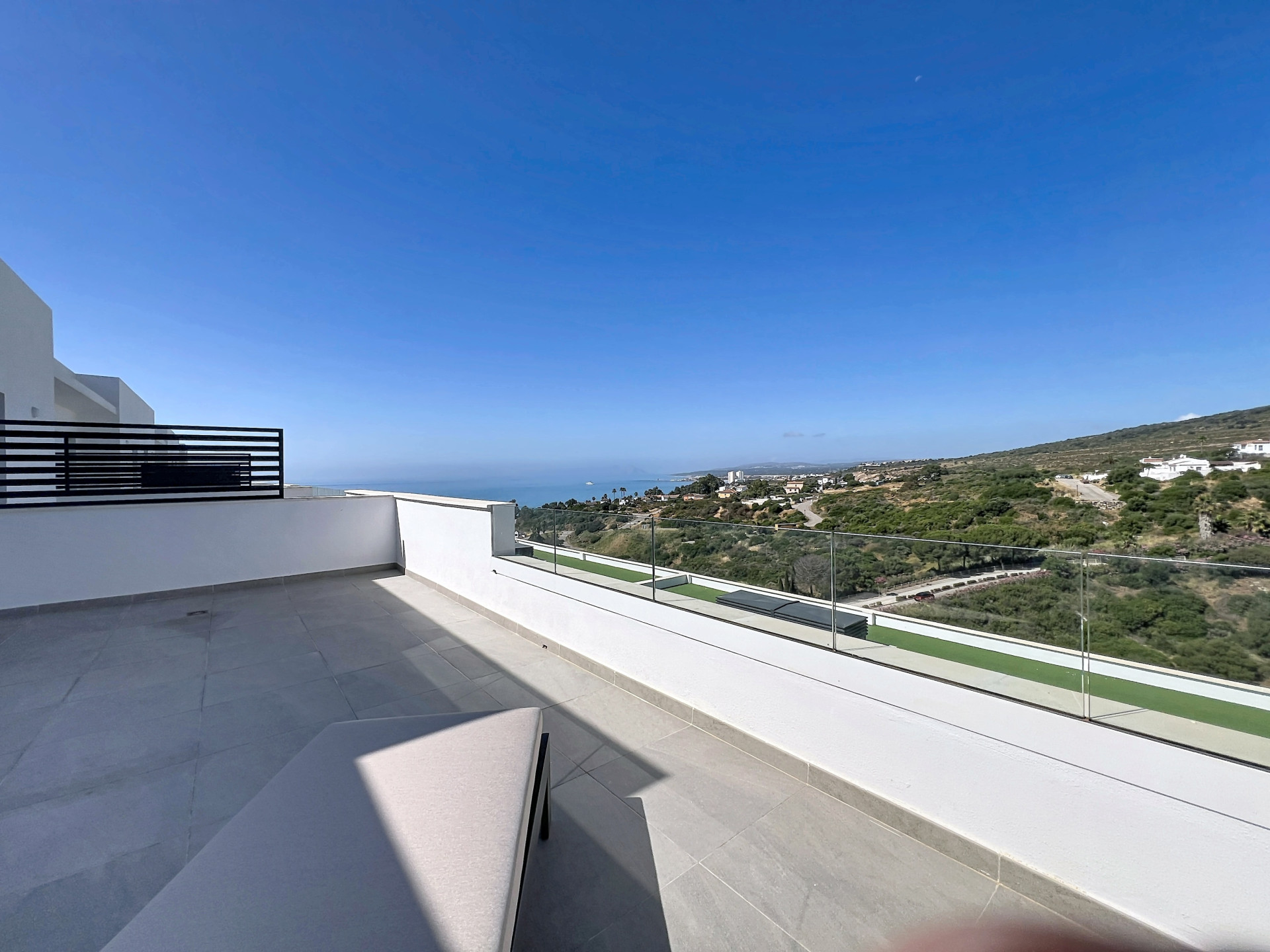 Exclusive Townhouse with Panoramic Sea, Gibraltar and Africa Views Near Sotogrande · Photo 26