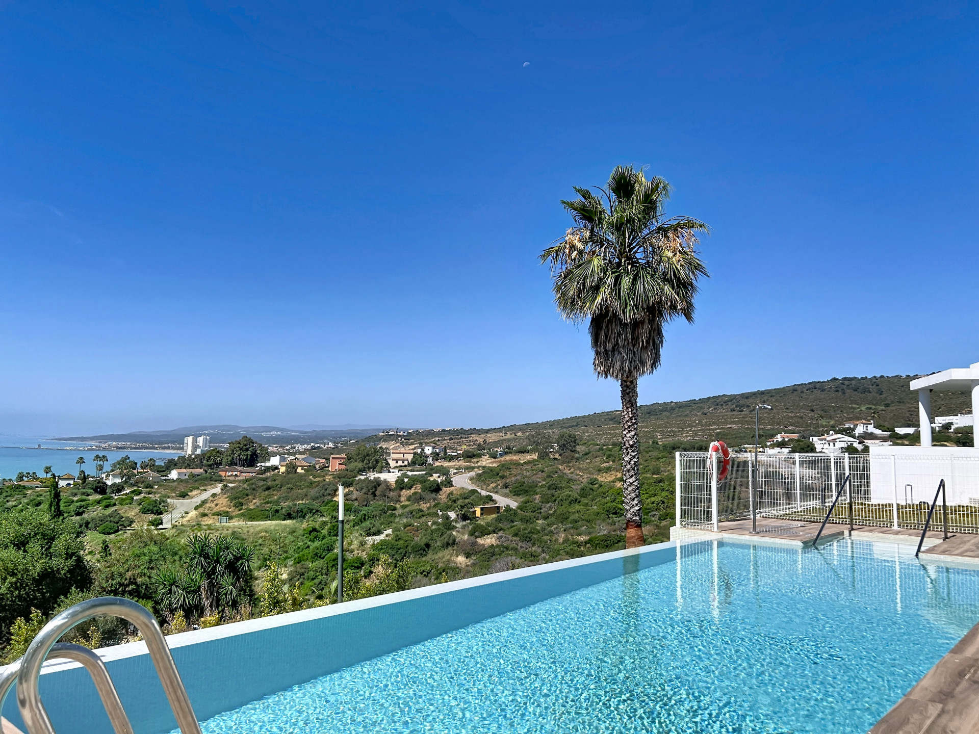 Exclusive Townhouse with Panoramic Sea, Gibraltar and Africa Views Near Sotogrande · Photo 24