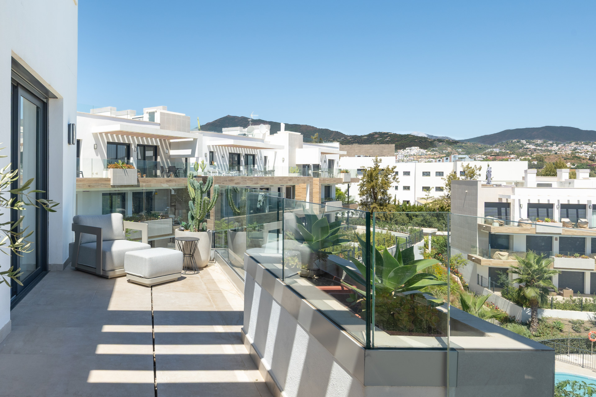 Luxury Duplex Penthouse with Private Rooftop on the New Golden Mile · Photo 27
