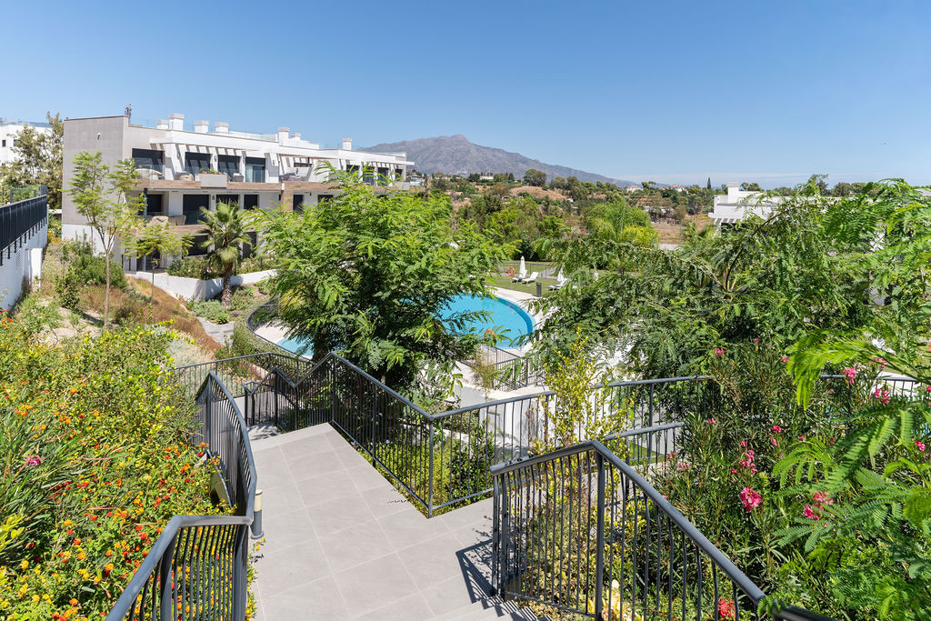 Luxury Duplex Penthouse with Private Rooftop on the New Golden Mile · Photo 31