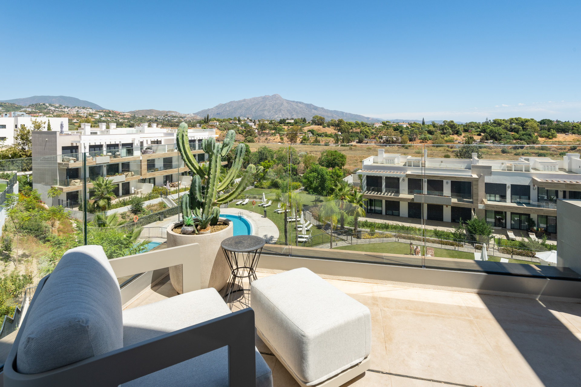 Luxury Duplex Penthouse with Private Rooftop on the New Golden Mile · Photo 7