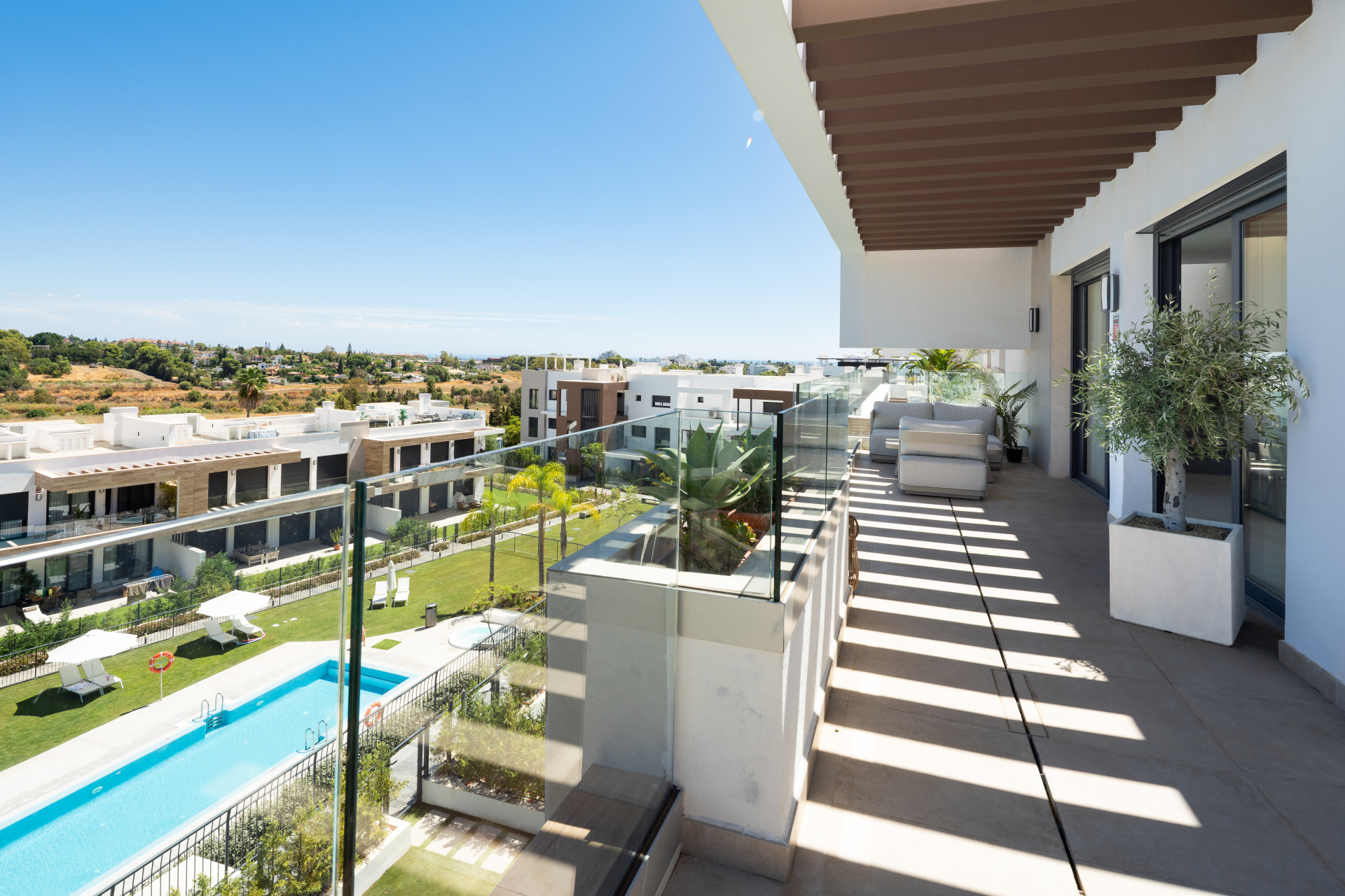 Luxury Duplex Penthouse with Private Rooftop on the New Golden Mile · Photo 6