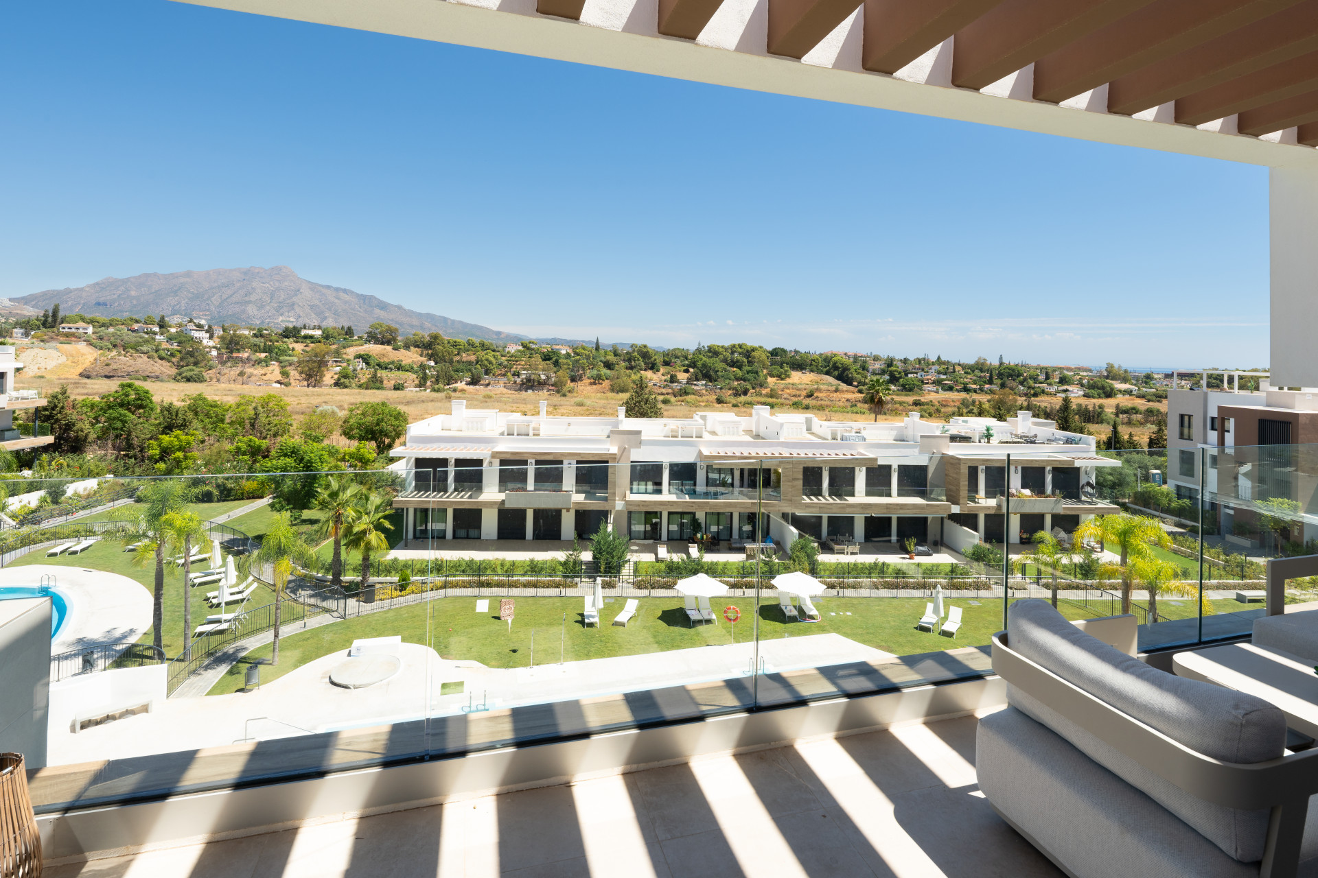 Luxury Duplex Penthouse with Private Rooftop on the New Golden Mile · Photo 15