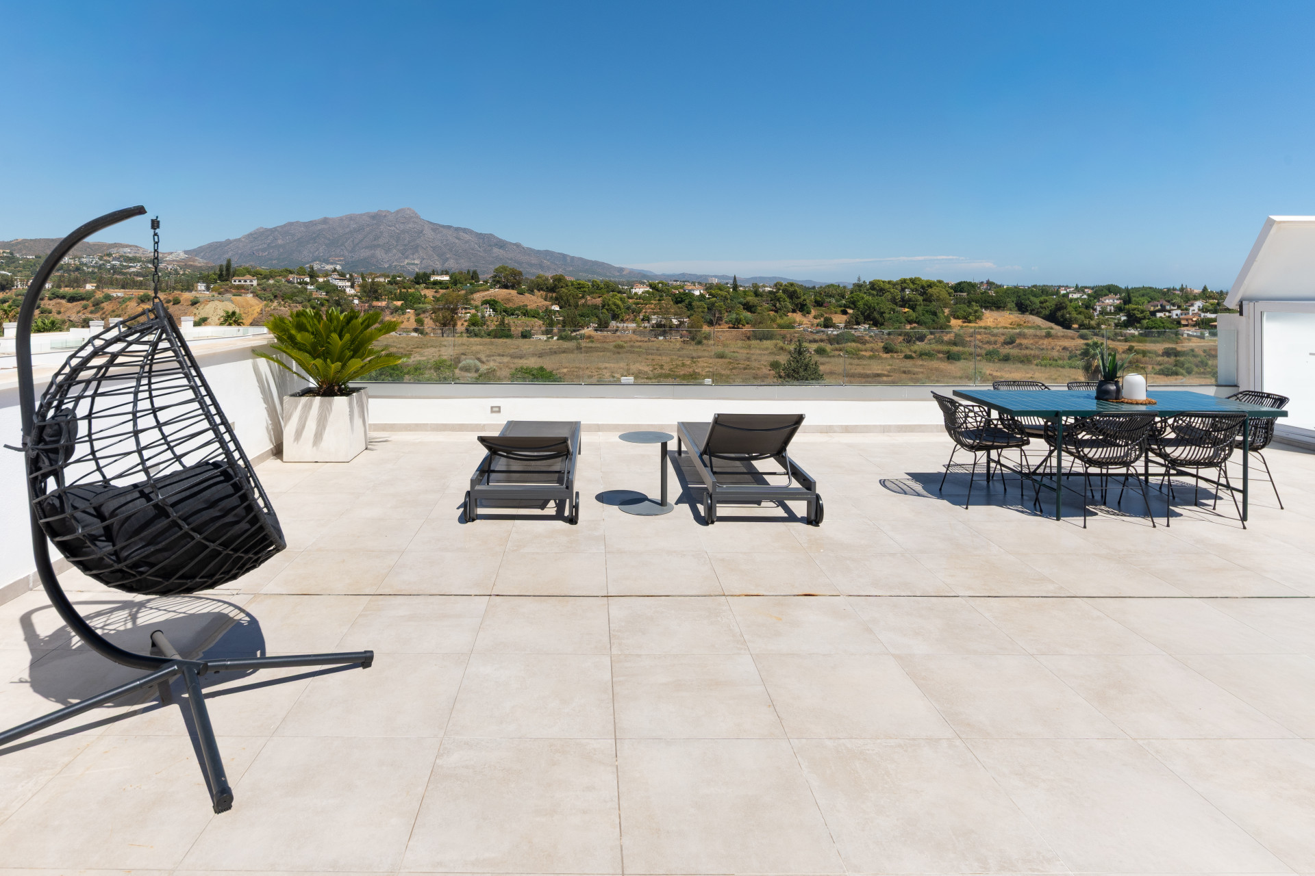 Luxury Duplex Penthouse with Private Rooftop on the New Golden Mile · Photo 24